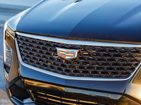 Used 2024 Cadillac XT4 Premium Luxury image 6