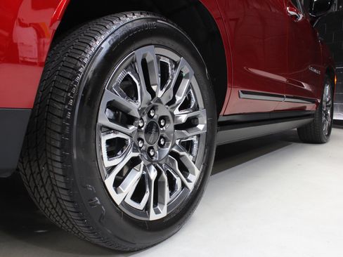 Used 2023 GMC Yukon Denali Ultimate image 15