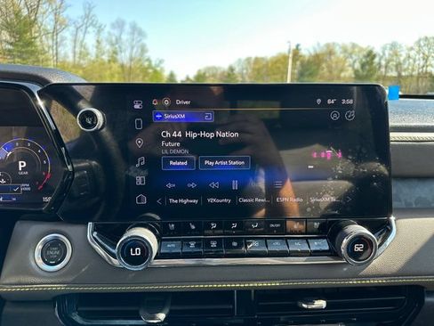 Used 2025 Chevrolet Colorado ZR2 w/ Technology Package AWD/4WD image 39