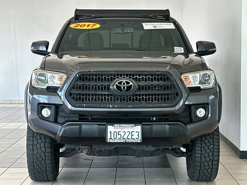 Certified 2017 Toyota Tacoma TRD Off-Road w/ Tow Package AWD/4WD image 9