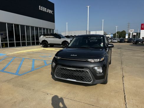 Certified 2022 Kia Soul LX FWD image 4