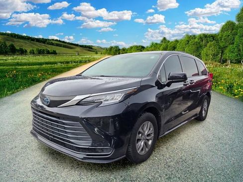 Used 2022 Toyota Sienna LE FWD image 3