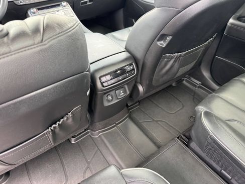 Used 2024 Hyundai Palisade Limited FWD image 17