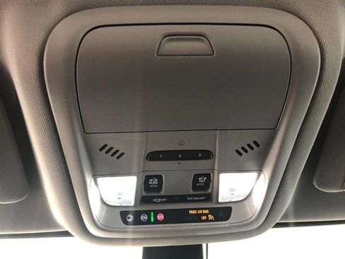 Used 2023 GMC Acadia SLT w/ Technology Package image 26