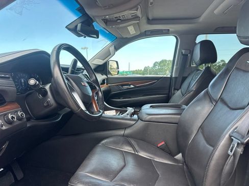 Used 2020 Cadillac Escalade ESV Premium Luxury AWD/4WD image 13