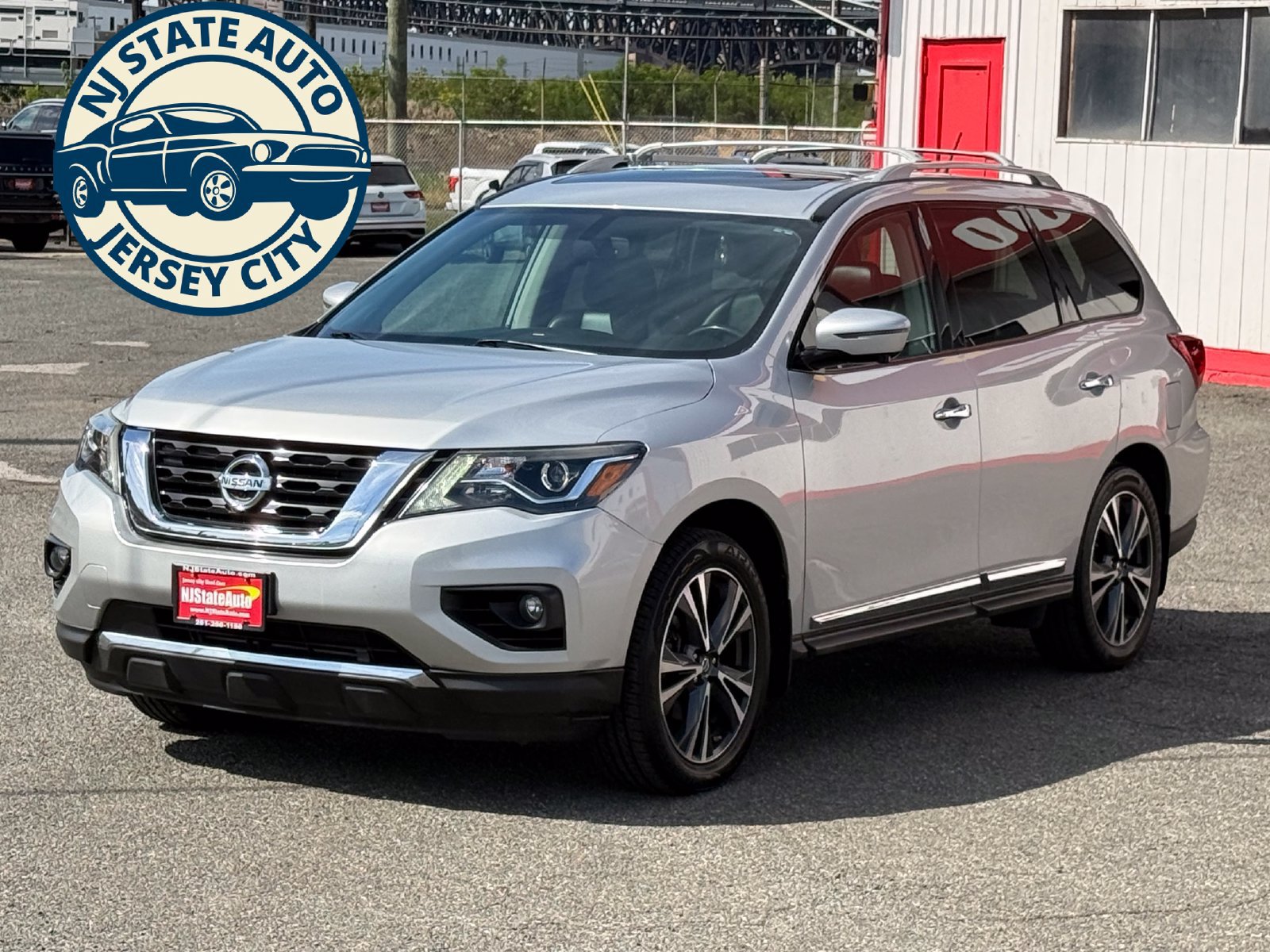 Used 2017 Nissan Pathfinder Platinum w/ Cargo Package AWD/4WD image 11