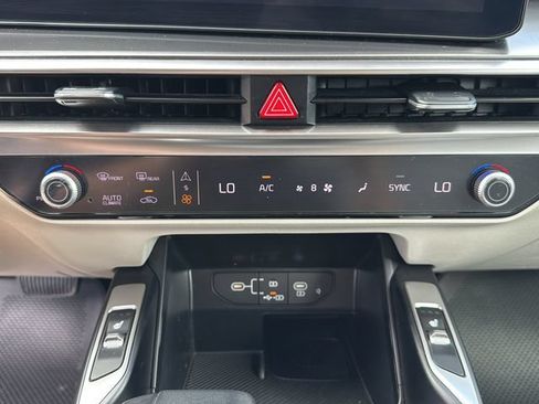 Used 2024 Kia Sorento S w/ Panoramic Sunroof Package FWD image 28