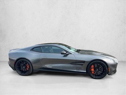 Used 2025 Aston Martin Vanquish image 8
