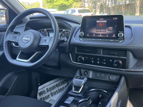 Used 2024 Nissan Rogue S image 3