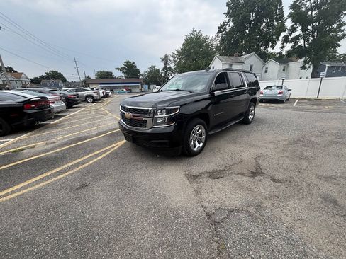 Used 2019 Chevrolet Suburban LT RWD image 4
