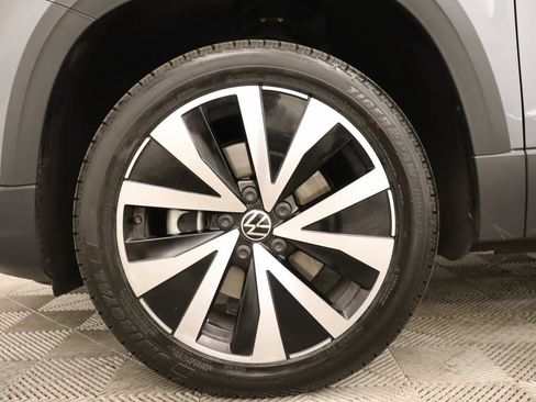 Used 2022 Volkswagen Taos SE FWD image 6