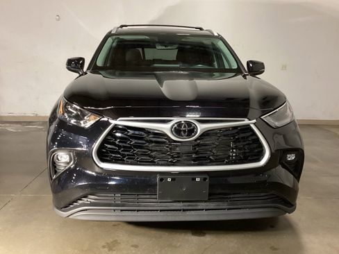 Certified 2023 Toyota Highlander XLE image 19