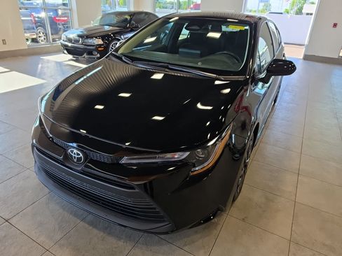 Used 2024 Toyota Corolla LE FWD image 2