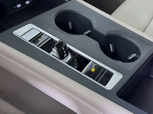 Used 2025 Volkswagen Atlas SE image 17