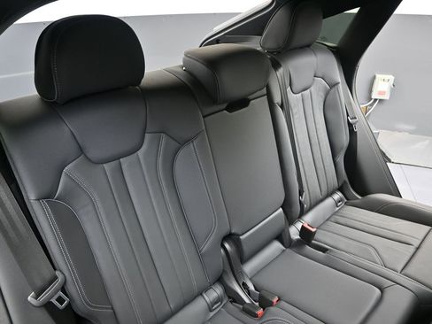 Used 2025 Audi Q5 2.0T Premium Plus w/ Premium Plus Package image 16