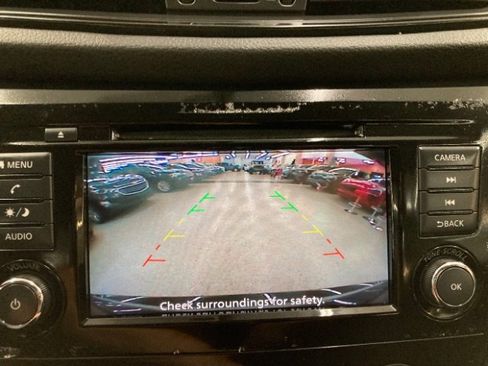 Used 2018 Nissan Rogue S image 20