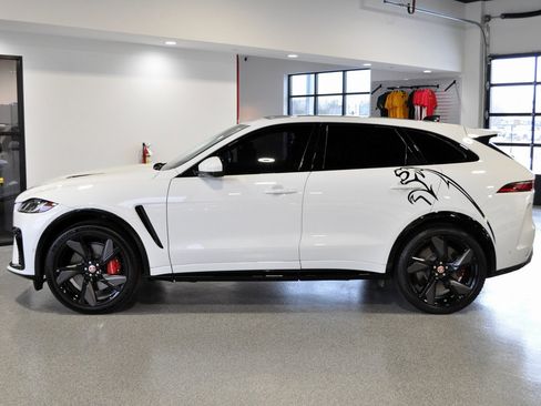 Used 2022 Jaguar F-PACE SVR image 5
