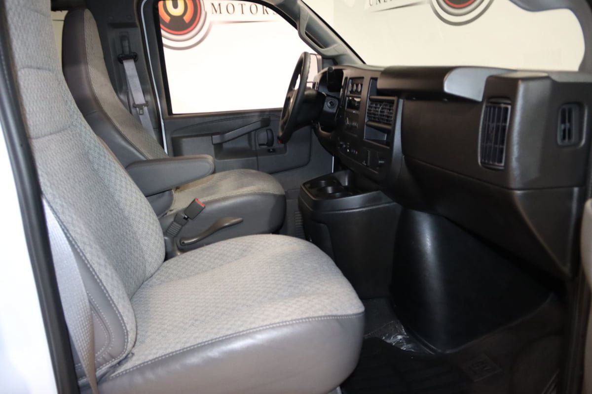 Used 2025 Chevrolet Express 3500 LT w/ LT Preferred Equipment Group RWD image 51