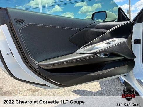 Used 2022 Chevrolet Corvette Stingray Coupe w/ 1LT RWD image 11