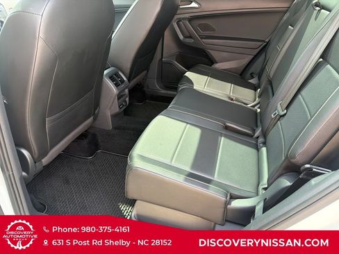 Used 2021 Volkswagen Tiguan SEL AWD/4WD image 28