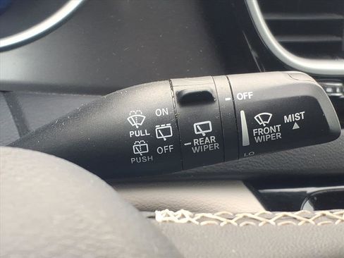 Used 2024 Chrysler Pacifica Touring-L image 18