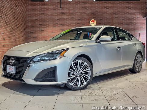 Used 2023 Nissan Altima 2.5 SL FWD image 2