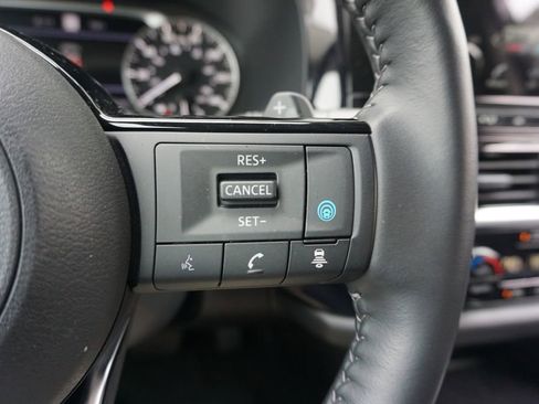 Used 2024 Nissan Pathfinder SL FWD image 9