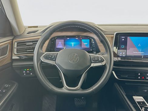 Used 2025 Volkswagen Atlas SE image 18