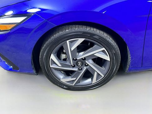 Used 2025 Hyundai Elantra Limited FWD image 8
