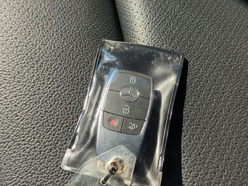 Used 2022 Mercedes-Benz GLC 300 image 36