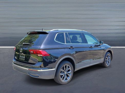 Used 2023 Volkswagen Tiguan SE FWD image 3