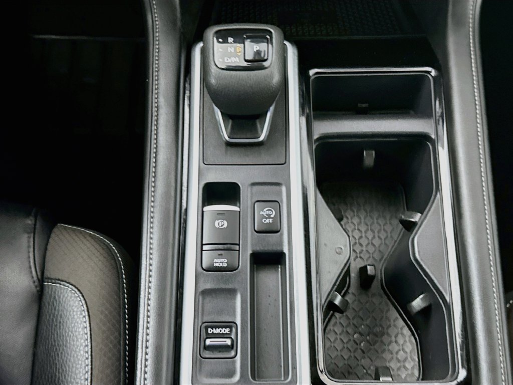 Used 2024 Nissan Pathfinder SL w/ SL Premium Package FWD image 16