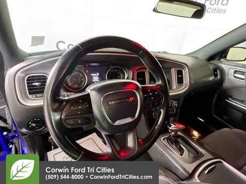 Used 2020 Dodge Charger SXT image 3