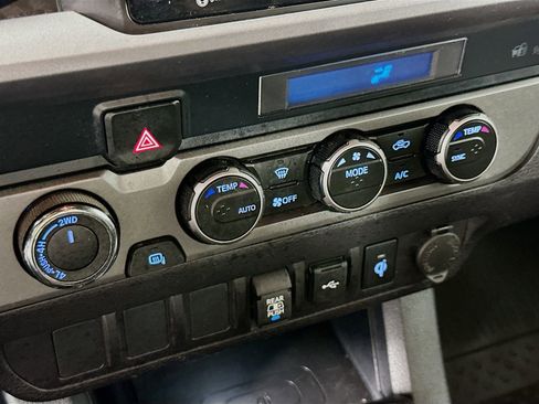 Used 2022 Toyota Tacoma TRD Off-Road AWD/4WD image 16