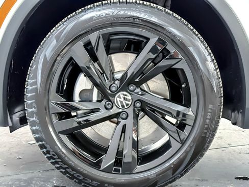 Used 2024 Volkswagen Tiguan SE R-Line image 26