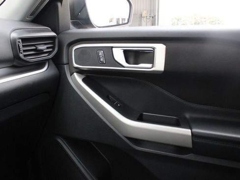Used 2020 Ford Explorer XLT w/ Comfort Package AWD/4WD image 20