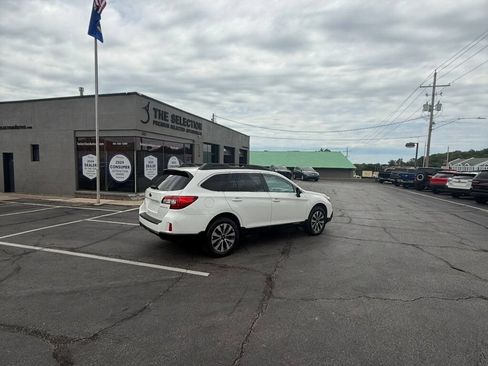 Used 2016 Subaru Outback 2.5i Limited AWD/4WD image 17
