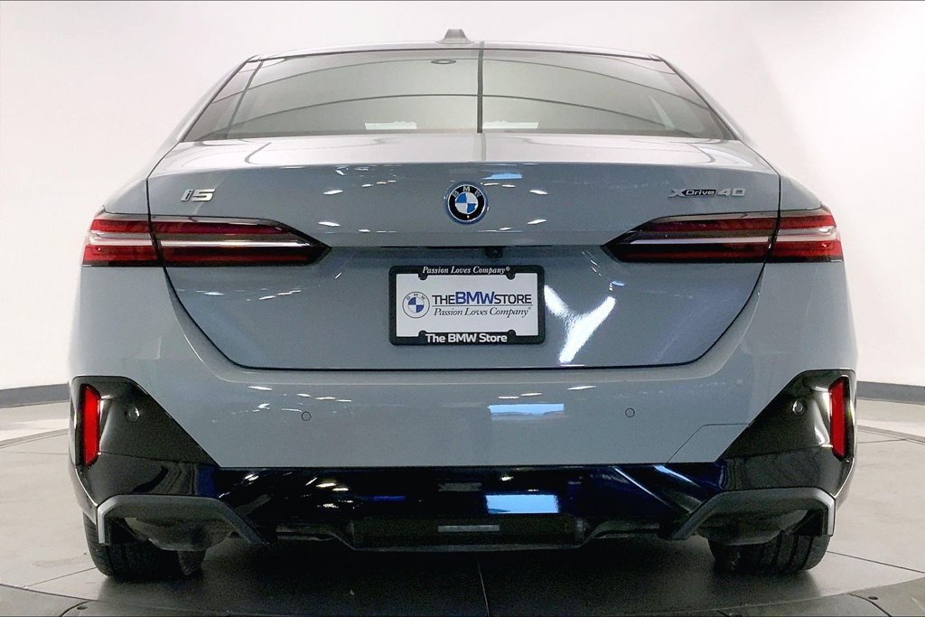 Used 2025 BMW i5 xDrive40 w/ M Sport Package AWD/4WD image 3
