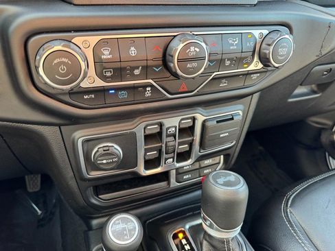 Used 2023 Jeep Wrangler Unlimited Sahara w/ Cold Weather Group AWD/4WD image 18