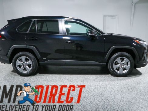 Used 2025 Toyota RAV4 XLE AWD/4WD image 6