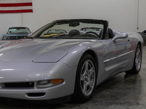 Used 1999 Chevrolet Corvette Convertible w/ Memory Pkg RWD image 38