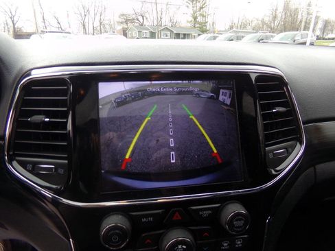 Used 2019 Jeep Grand Cherokee Altitude image 25