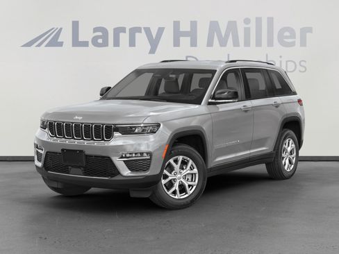 Used 2022 Jeep Grand Cherokee Altitude AWD/4WD image 2
