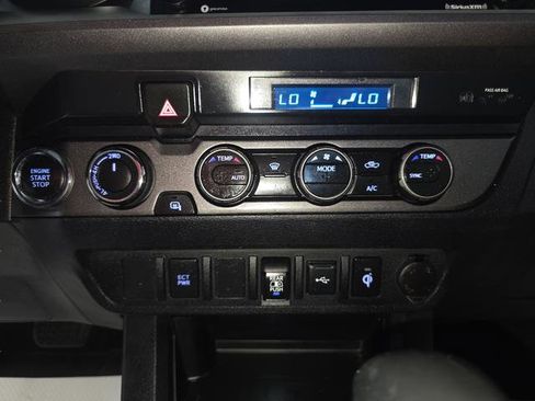Used 2022 Toyota Tacoma TRD Off-Road AWD/4WD image 21