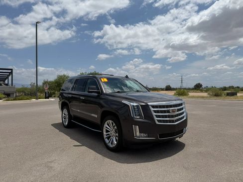 Used 2018 Cadillac Escalade Luxury w/ LPO, Radiant Package AWD/4WD image 2