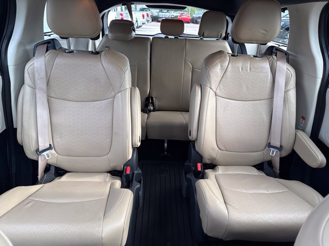 Used 2024 Toyota Sienna Limited AWD/4WD image 30
