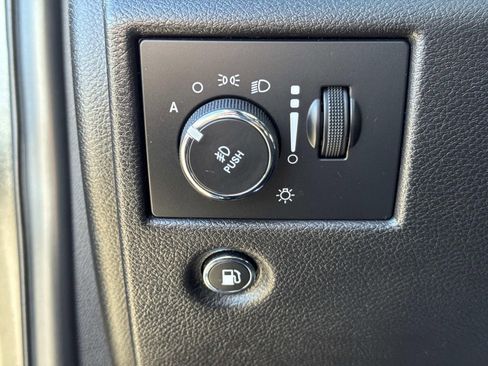 Used 2019 Jeep Grand Cherokee Limited image 22