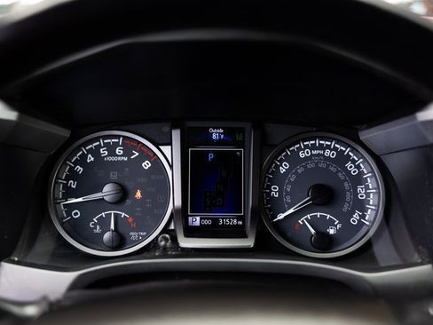 Used 2022 Toyota Tacoma TRD Sport w/ Technology Package image 15