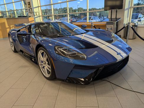 Used 2022 Ford GT image 2