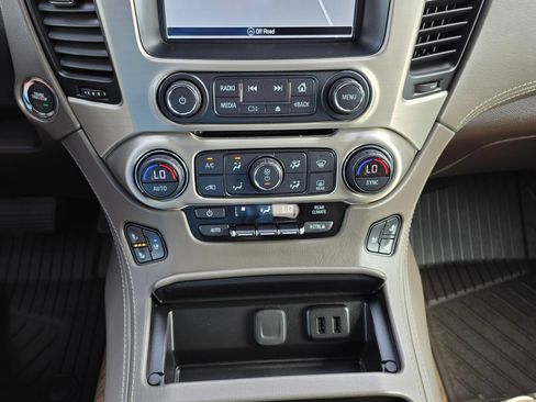 Used 2019 GMC Yukon Denali w/ Denali Ultimate Package AWD/4WD image 17